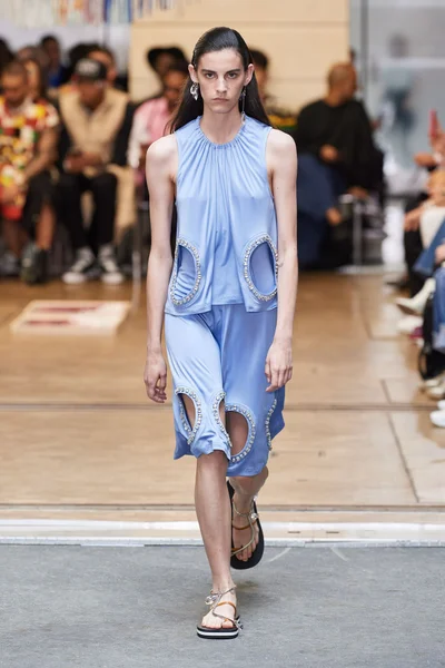 Look 19